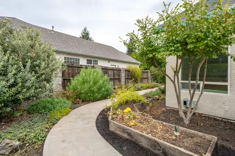 Exterior - 2153 Oshea Way, Redding, CA 96003 photo 18 of 22