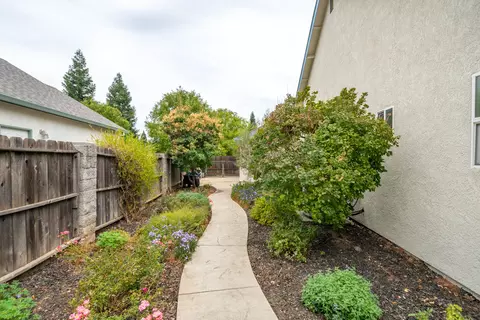 Exterior - 2153 Oshea Way, Redding, CA 96003 photo 19 of 22
