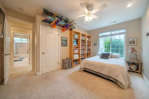 Bedroom - 2153 Oshea Way, Redding, CA 96003 photo 3 of 8