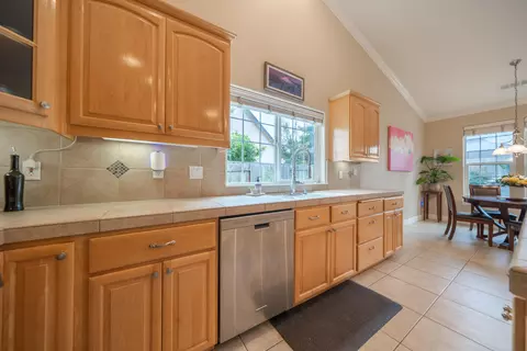 Kitchen - 2153 Oshea Way, Redding, CA 96003 photo 3 of 4