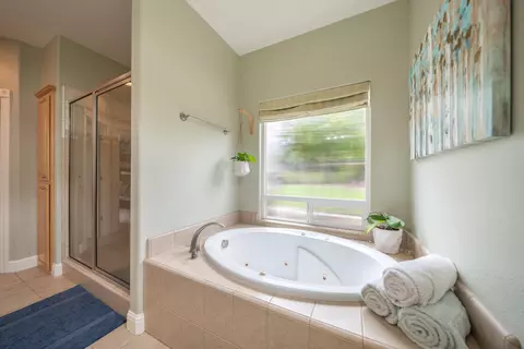 Bath - 2153 Oshea Way, Redding, CA 96003 photo 4 of 4