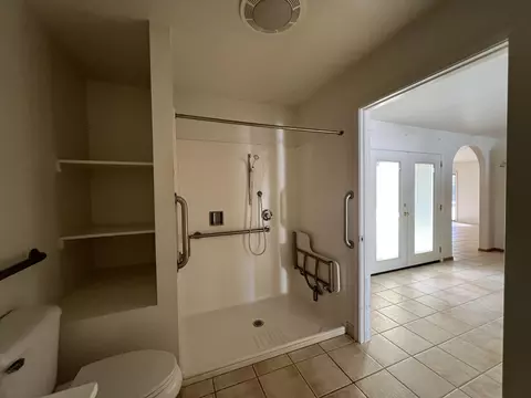 Bath - 5090 Bogie Ln, Redding, CA 96002 photo 2 of 3