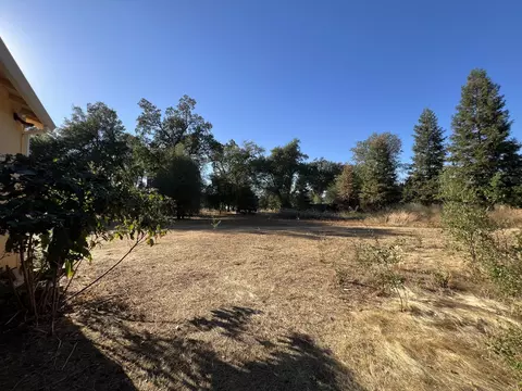 Exterior - 5090 Bogie Ln, Redding, CA 96002 photo 6 of 7