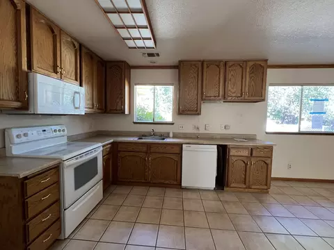 Kitchen - 5090 Bogie Ln, Redding, CA 96002 photo 1 of 1