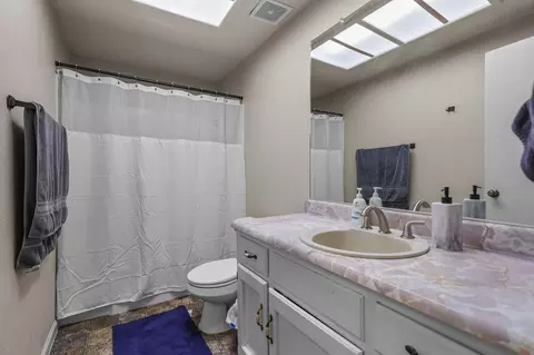 Bath - 378 Newport Dr, Redding, CA 96001 photo 3 of 3
