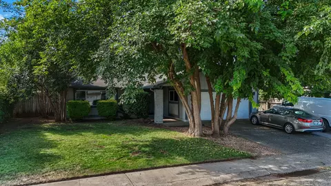 378 Newport Dr, Redding, CA 96001