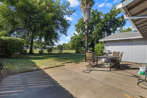 Exterior - 378 Newport Dr, Redding, CA 96001 photo 6 of 8