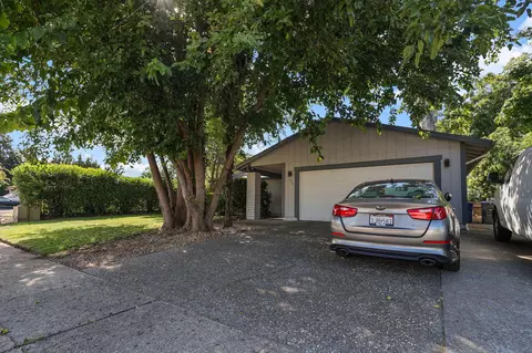 Exterior - 378 Newport Dr, Redding, CA 96001 photo 7 of 8
