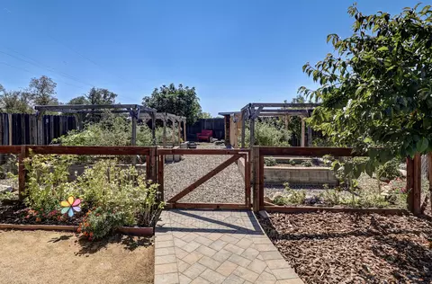 Exterior - 3863 Indian Wells Ln, Redding, CA 96002 photo 17 of 23