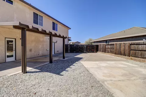 Exterior - 3863 Indian Wells Ln, Redding, CA 96002 photo 8 of 23