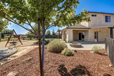 Exterior - 3863 Indian Wells Ln, Redding, CA 96002 photo 13 of 23