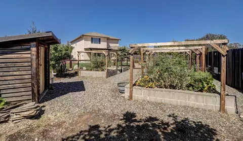 Exterior - 3863 Indian Wells Ln, Redding, CA 96002 photo 19 of 23