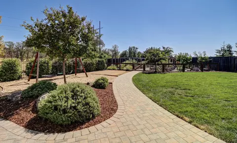 Exterior - 3863 Indian Wells Ln, Redding, CA 96002 photo 10 of 23