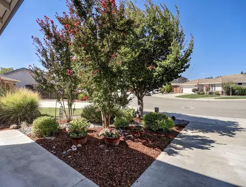 Exterior - 3863 Indian Wells Ln, Redding, CA 96002 photo 22 of 23