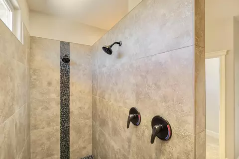 Bath - 3863 Indian Wells Ln, Redding, CA 96002 photo 8 of 9