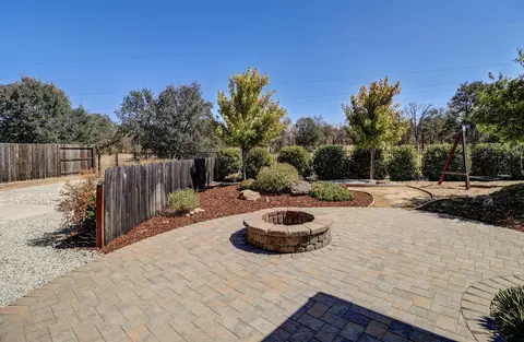 Exterior - 3863 Indian Wells Ln, Redding, CA 96002 photo 9 of 23