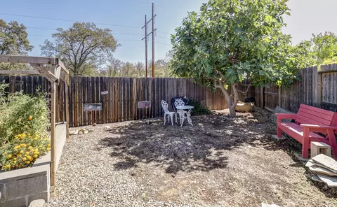 Exterior - 3863 Indian Wells Ln, Redding, CA 96002 photo 18 of 23