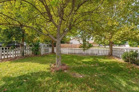 3849 Capricorn Way, Redding, CA 96002 photo 6