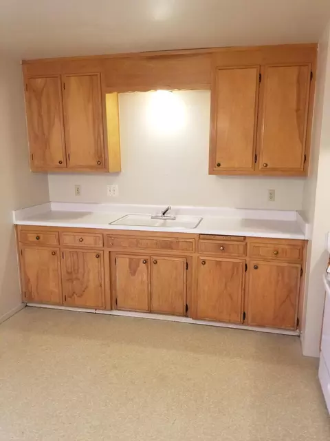 Kitchen - 38723878 Alta Mesa Dr, Redding, CA 96002 photo 3 of 4