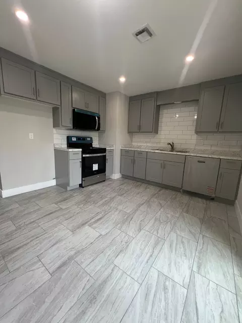 Kitchen - 38723878 Alta Mesa Dr, Redding, CA 96002 photo 2 of 4