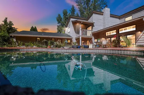 Exterior - 503 River Oaks Dr, Redding, CA 96001 photo 30 of 36