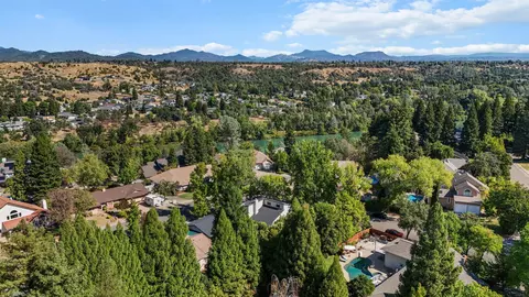 View/Area - 503 River Oaks Dr, Redding, CA 96001 photo 3 of 9