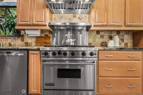 Kitchen - 503 River Oaks Dr, Redding, CA 96001 photo 2 of 8