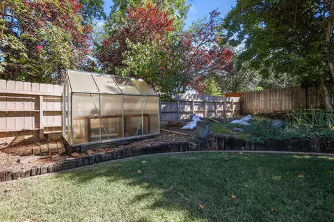 Exterior - 503 River Oaks Dr, Redding, CA 96001 photo 9 of 36