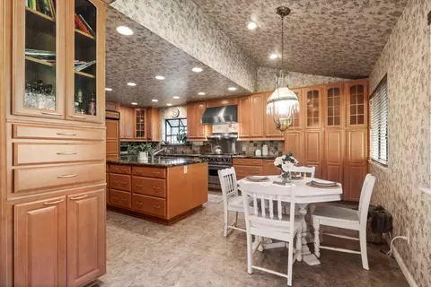 Kitchen - 503 River Oaks Dr, Redding, CA 96001 photo 5 of 8