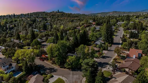View/Area - 503 River Oaks Dr, Redding, CA 96001 photo 8 of 9