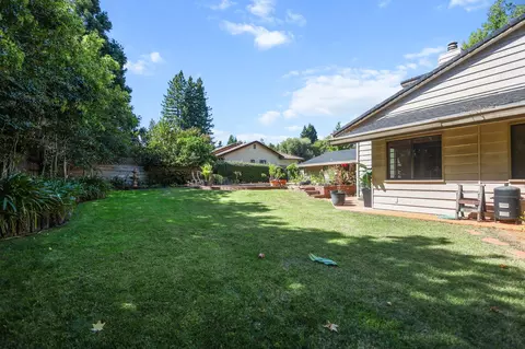 Exterior - 503 River Oaks Dr, Redding, CA 96001 photo 8 of 36