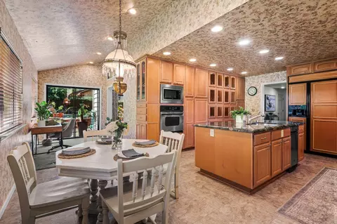 Kitchen - 503 River Oaks Dr, Redding, CA 96001 photo 3 of 8