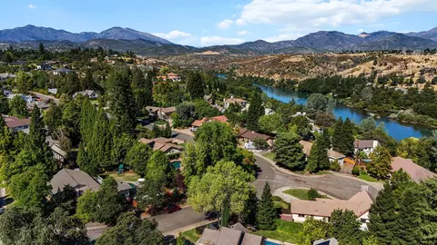 View/Area - 503 River Oaks Dr, Redding, CA 96001 photo 5 of 9