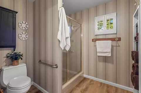 Bath - 503 River Oaks Dr, Redding, CA 96001 photo 2 of 12
