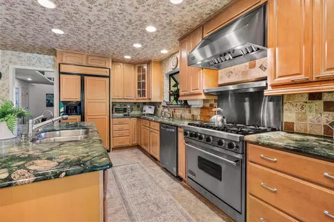 Kitchen - 503 River Oaks Dr, Redding, CA 96001 photo 1 of 8