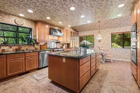 Kitchen - 503 River Oaks Dr, Redding, CA 96001 photo 8 of 8