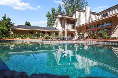 Exterior - 503 River Oaks Dr, Redding, CA 96001 photo 21 of 36