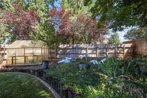 Exterior - 503 River Oaks Dr, Redding, CA 96001 photo 10 of 36