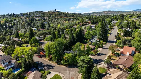 View/Area - 503 River Oaks Dr, Redding, CA 96001 photo 4 of 9