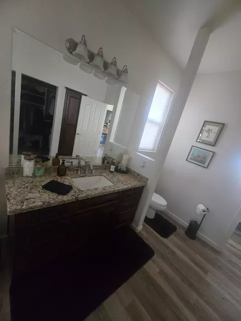 Bath - 20360 Acorn Ave, Red Bluff, CA 96080 photo 2 of 3