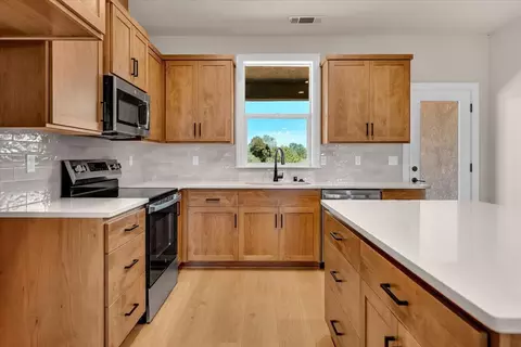 525 N Boulder Dr, Redding, CA 96003 photo 3