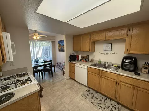 Kitchen - 729 July Way, Redding, CA 96003 photo 3 of 5
