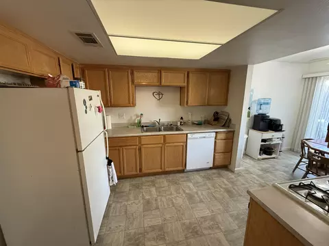 Kitchen - 729 July Way, Redding, CA 96003 photo 4 of 5