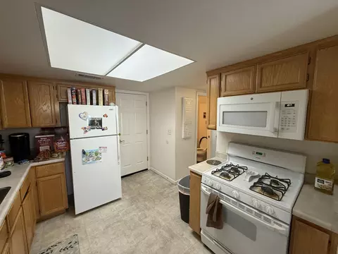 Kitchen - 729 July Way, Redding, CA 96003 photo 2 of 5