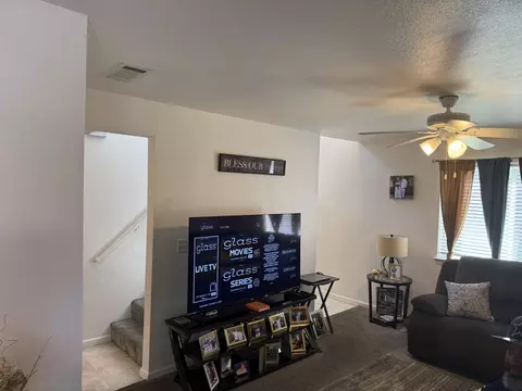 Living - 729 July Way, Redding, CA 96003 photo 2 of 3