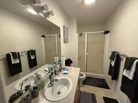 Bath - 729 July Way, Redding, CA 96003 photo 2 of 3