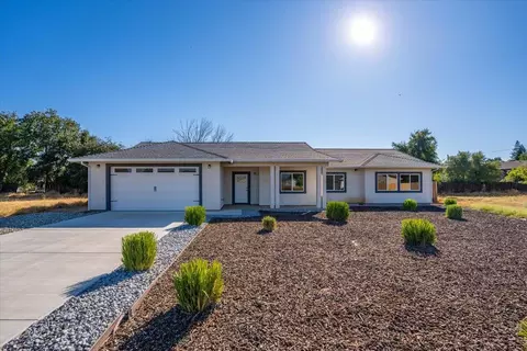 1565 Carl Ct, Red Bluff, CA 96080