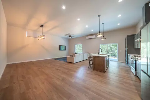 Living - 16107 Texas Springs Rd, Redding, CA 96001 photo 8 of 10
