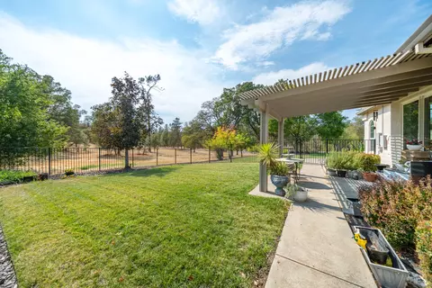 Exterior - 16107 Texas Springs Rd, Redding, CA 96001 photo 27 of 41