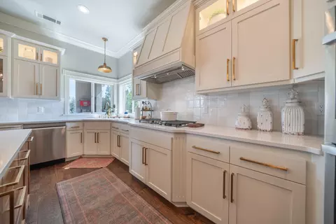 Kitchen - 16107 Texas Springs Rd, Redding, CA 96001 photo 7 of 15